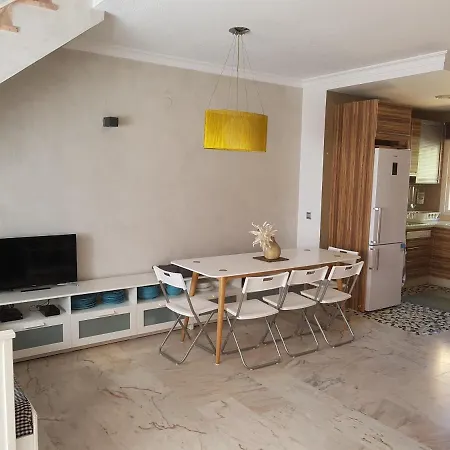 Penthouse Lumineux Avec Piscine * توريمولينوس